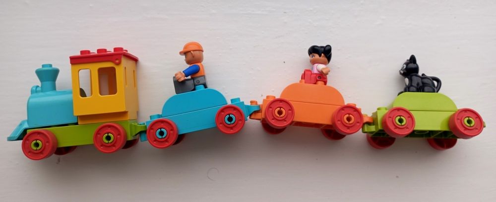 Лего потяг/поїзд з цифрами, додатково ще цифри в комплекті