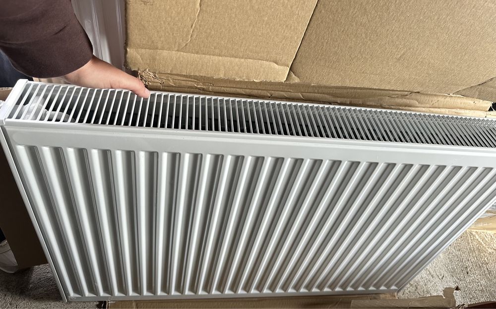 Nowe grzejniki stalowe 2 szt różne wymiary z termostatem białe