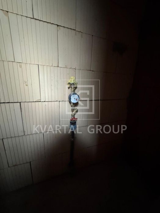 Шикарний таун в центрі, таун хаус під ремонт, кутовий таун