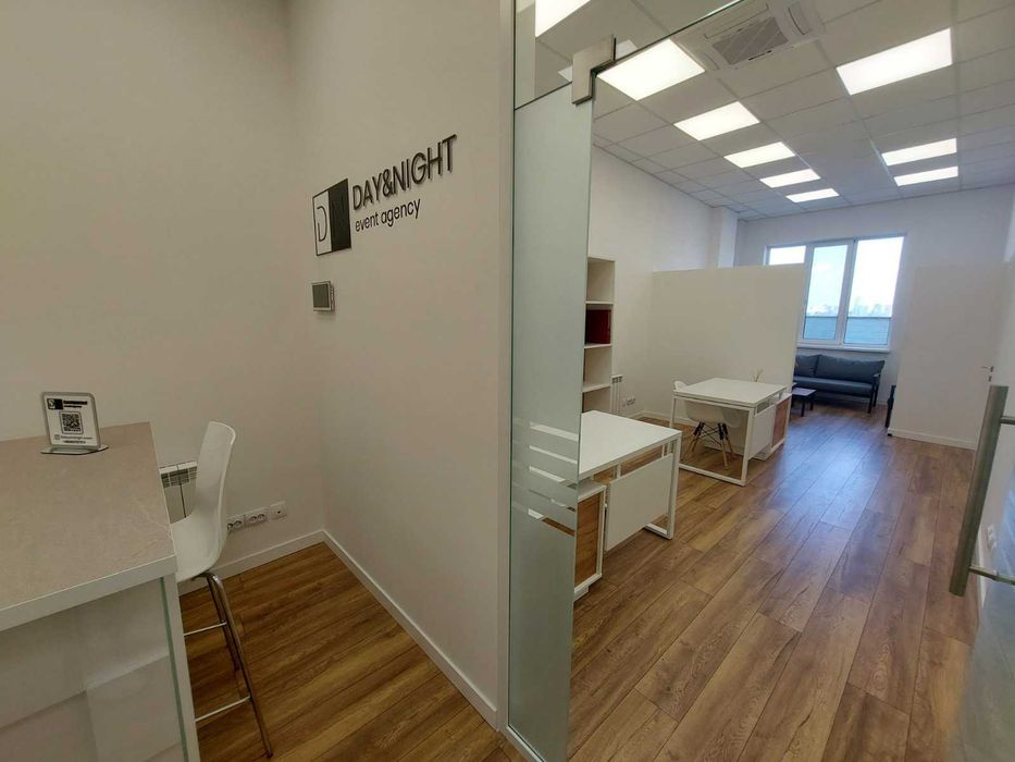 Оренда офісу з меблями в БЦ на Подолі (55 м2)