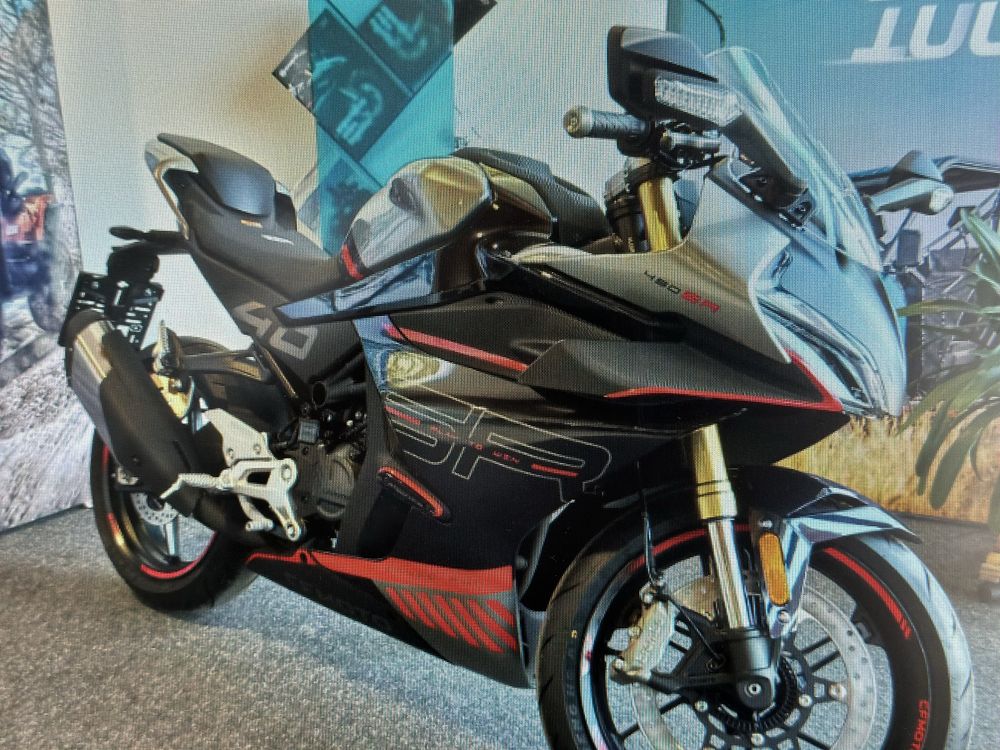 Мотоцикл CFMOTO 675SR-R
