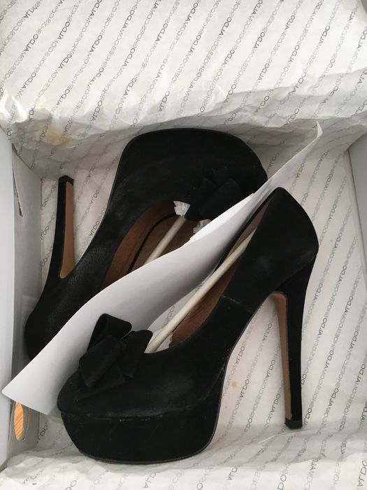 Sapatos da ALDO de salto alto em camurça pretos com laço