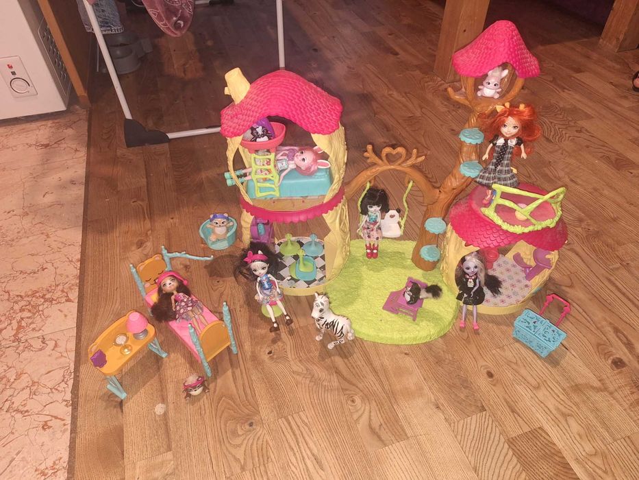 Enchantimals leśny domek + lalki + zwierzęta + akcesoria.