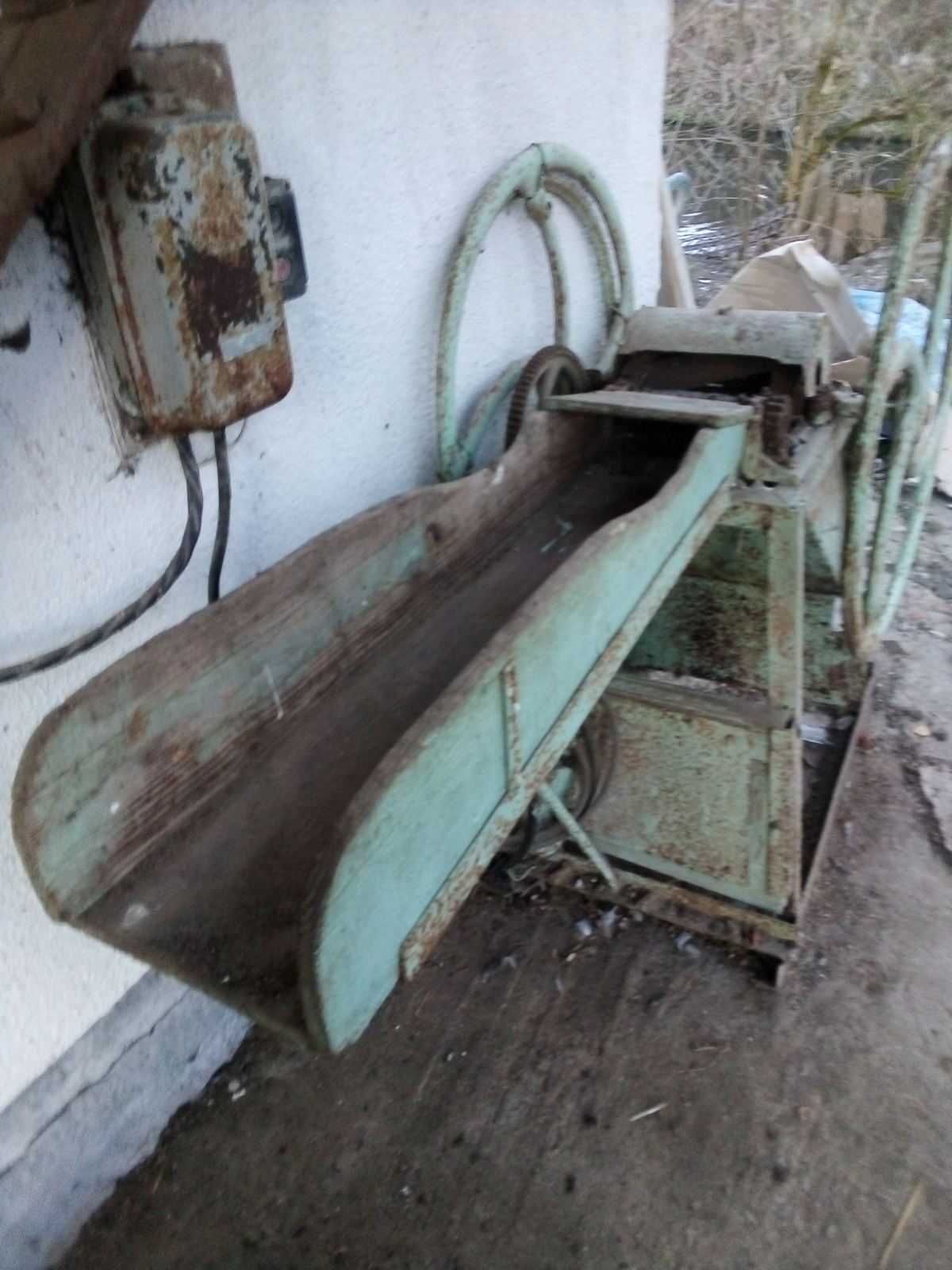 Січкарня з електродвигуном ,робоча.