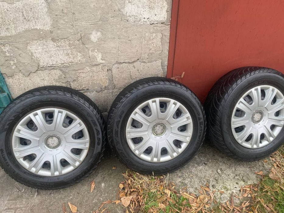 Продам шини,зимова гума R15 на Тойоту(Оригінал)