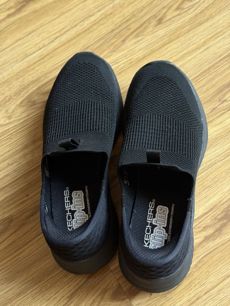 Кросіки Skechers