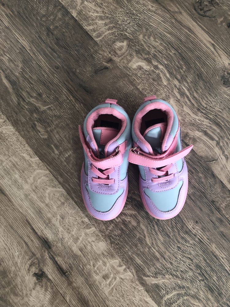 Buty dziewczece.