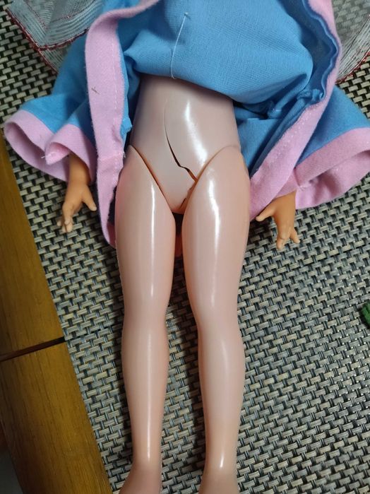Boneca Arlequim da década de 1970 em plástico.