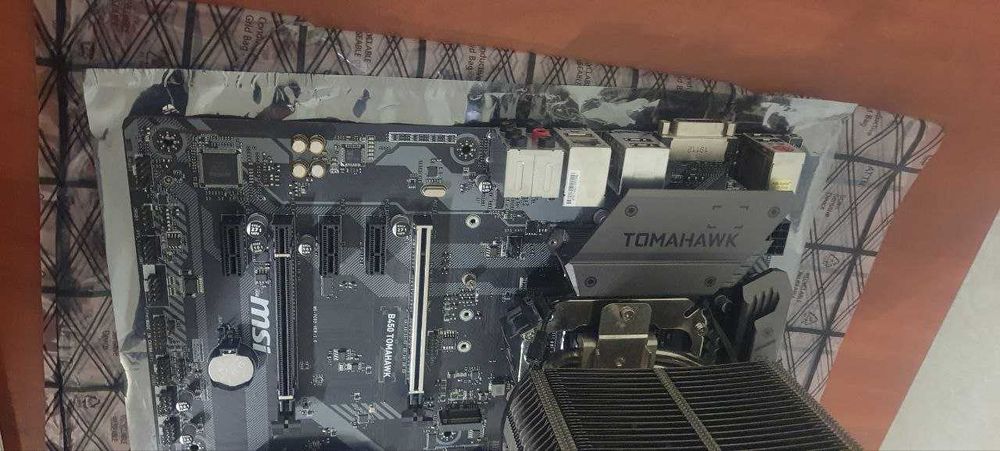 MSI B450 Tomahawk + ryzen 5 2600 + Crucial Ballistix DDR4 3200 32 GB