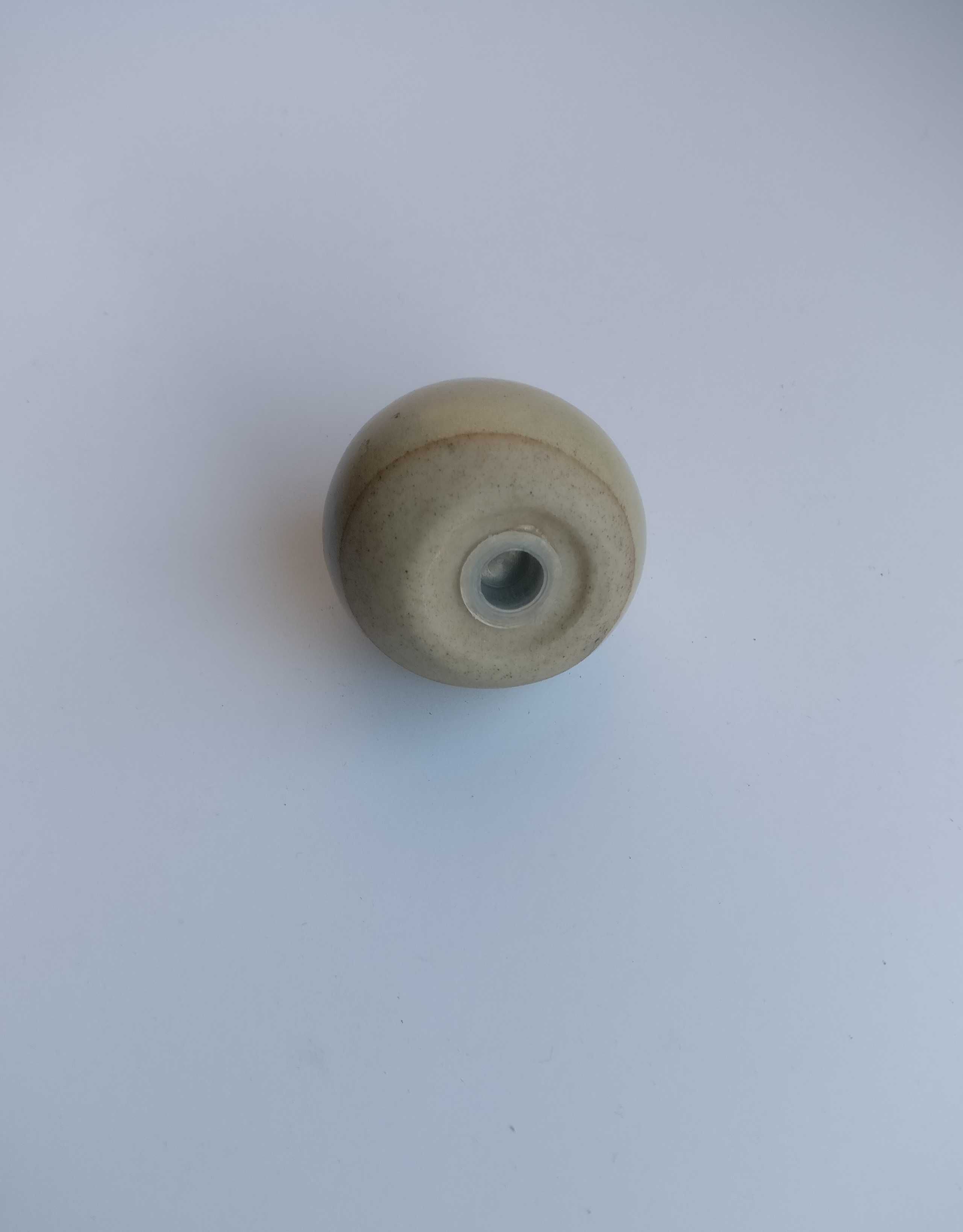 Niewielka ceramiczna solniczka / pieprzniczka w kształcie sowy