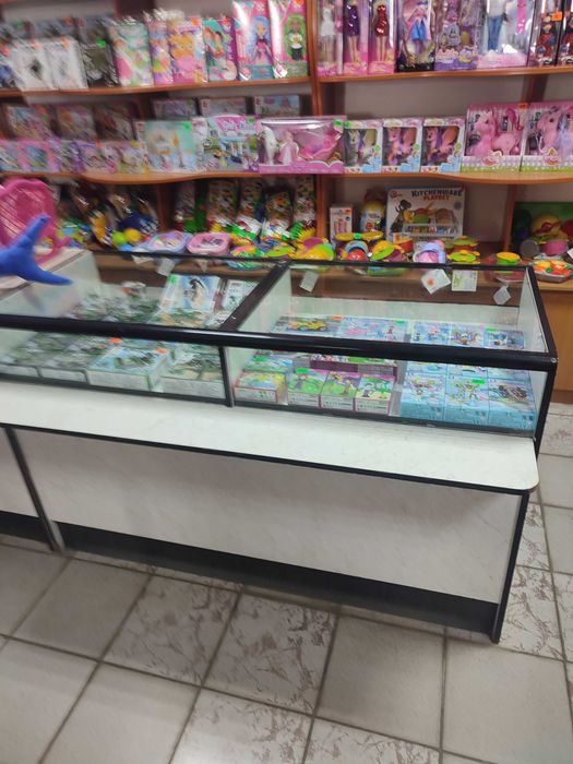 Продаю торгові меблі (горки і прилавки)