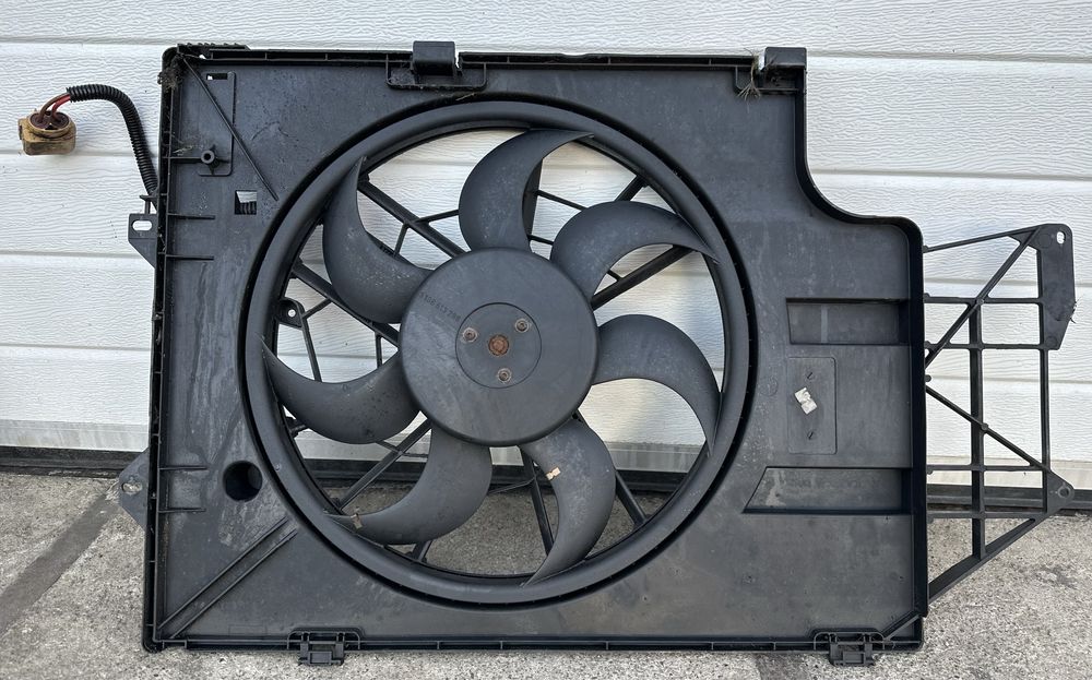 Вентилятор із корпусом кронштейном Volkswagen T5 1.9 2.5