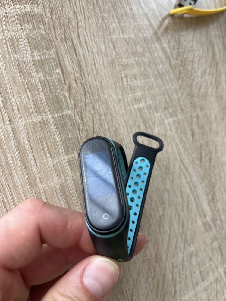 Zegarek Mi Smart Band 4 + kolorowe opaski