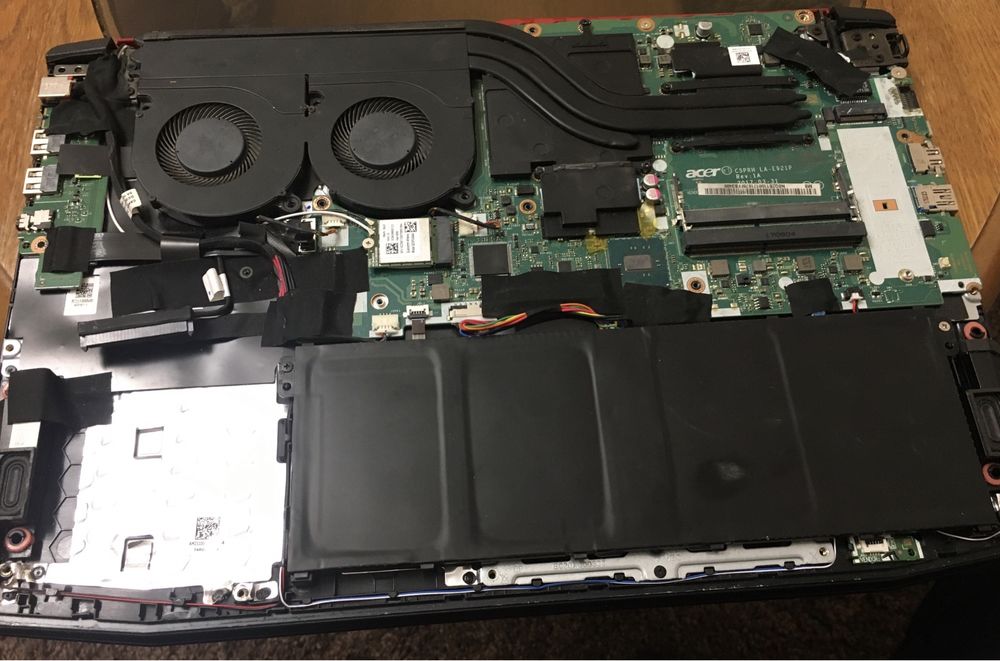 Acer Predator Helios 300 G3-571-77QK По запчастинам.Не робочий.