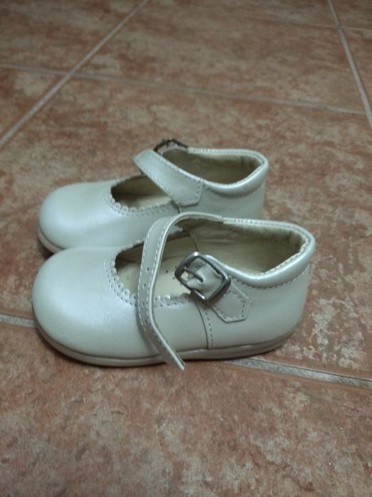 Sapatos da marca Mania do Pé tamanho 20