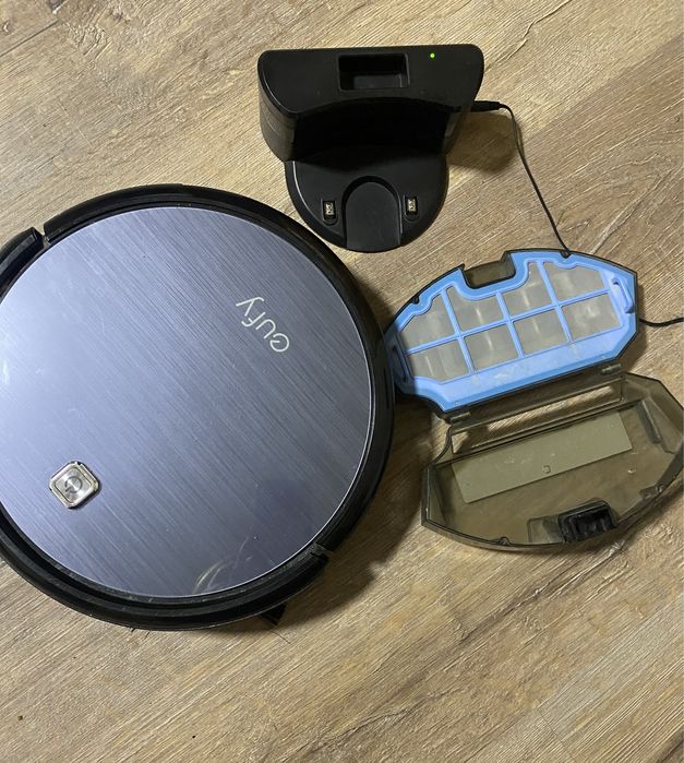 Пылесос робот  EUFY RoboVac 11