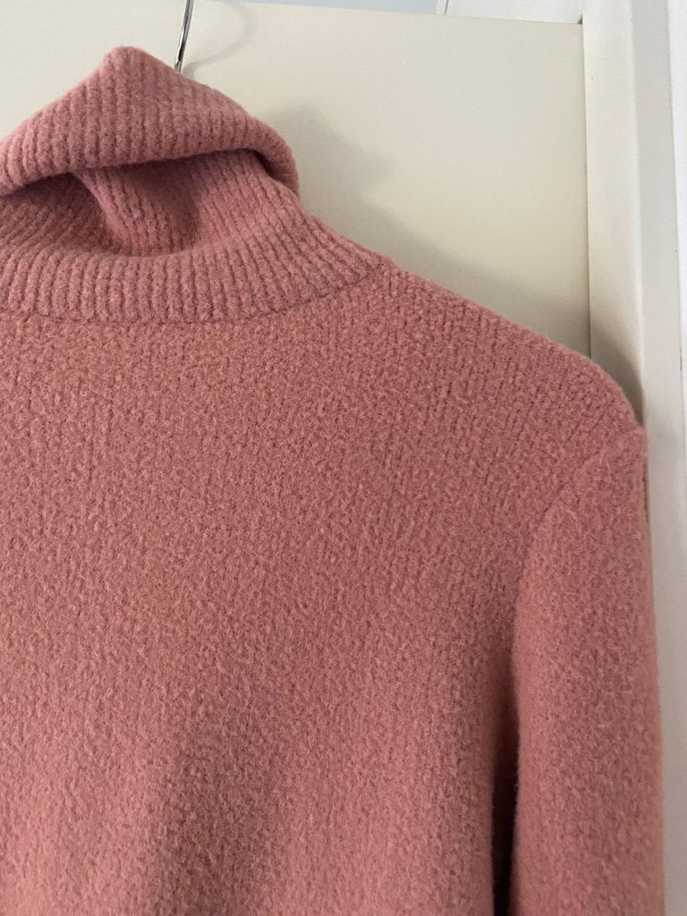 Camisola gola alta rosa da Zara