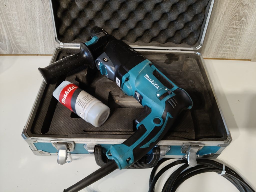 Makita HR2611FT młotowiertarka udar SDS plus 800W z podkuwaniem