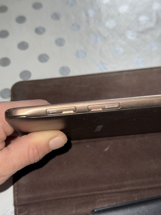Планшет Samsung GALAXY TAB E