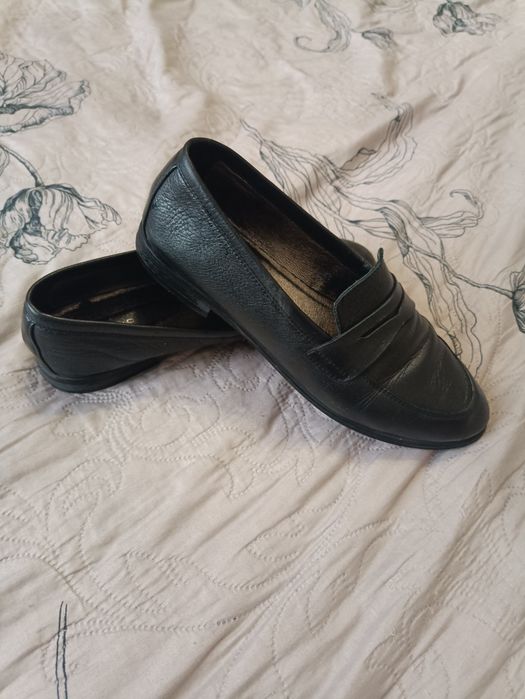 Легкі і зручні шкіряні туфлі ( черевики)