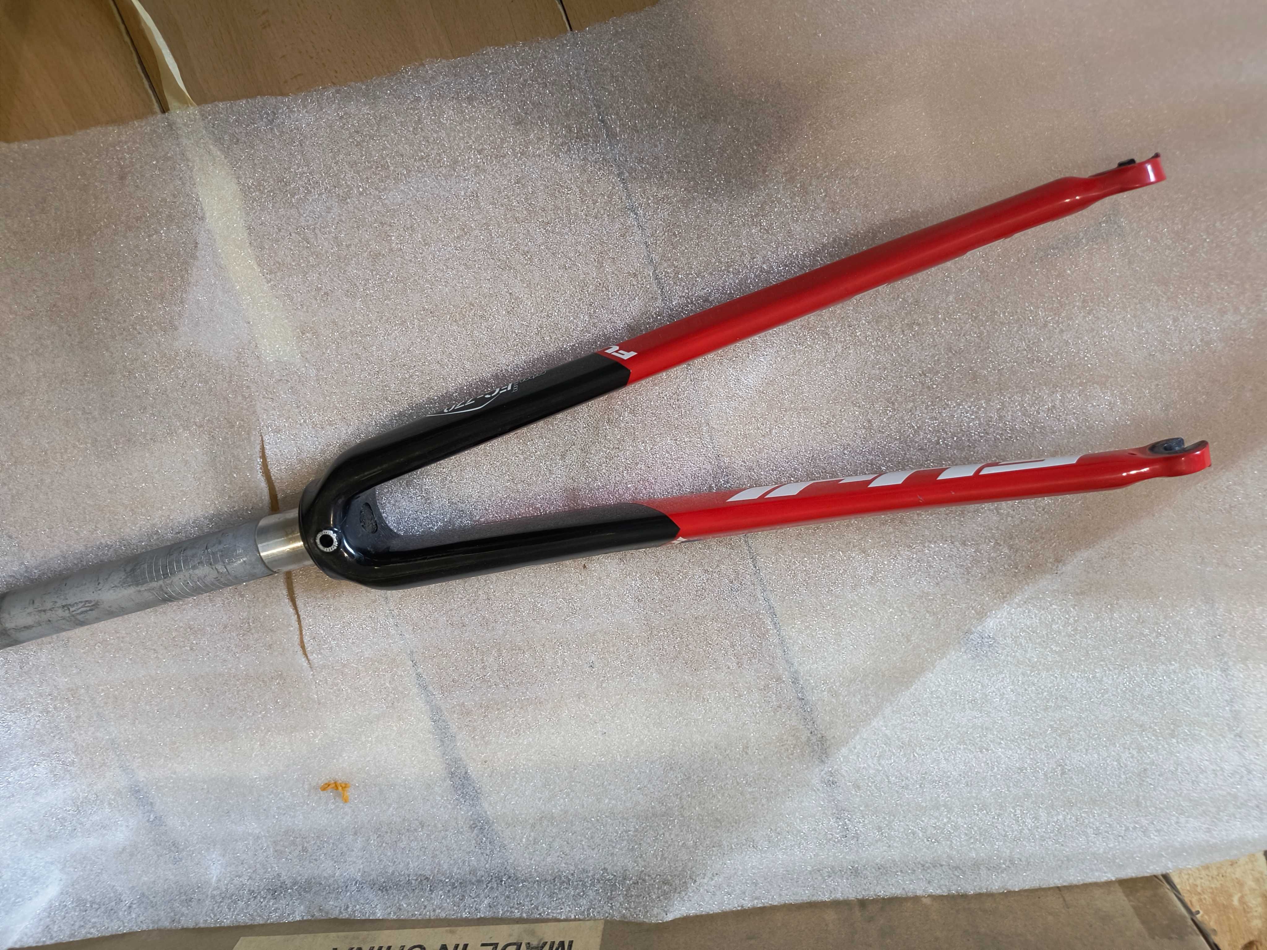 Widelec Carbon Fuji Roubaix 1.0 - czerwony FC-770 - karbonowy