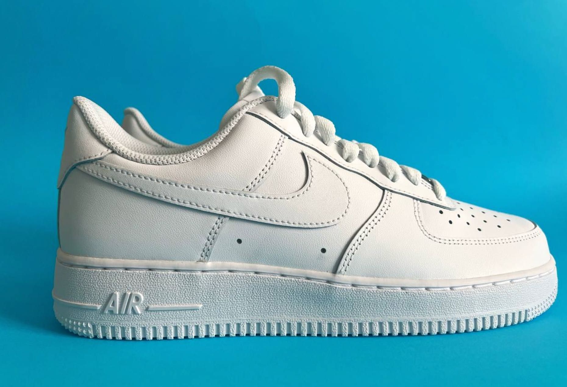 Оригінальні кросівки Nike Air Force білі нові в коробці