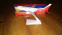 Model samolotu 1:200 Boeing 737 CentralWings Lot