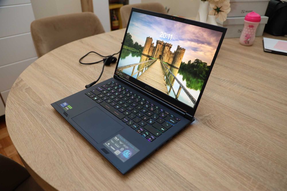 Portátil MSI 14" Stealth 14 AI Studio (I9 Ultra | RTX 4070 | 32GB RAM)