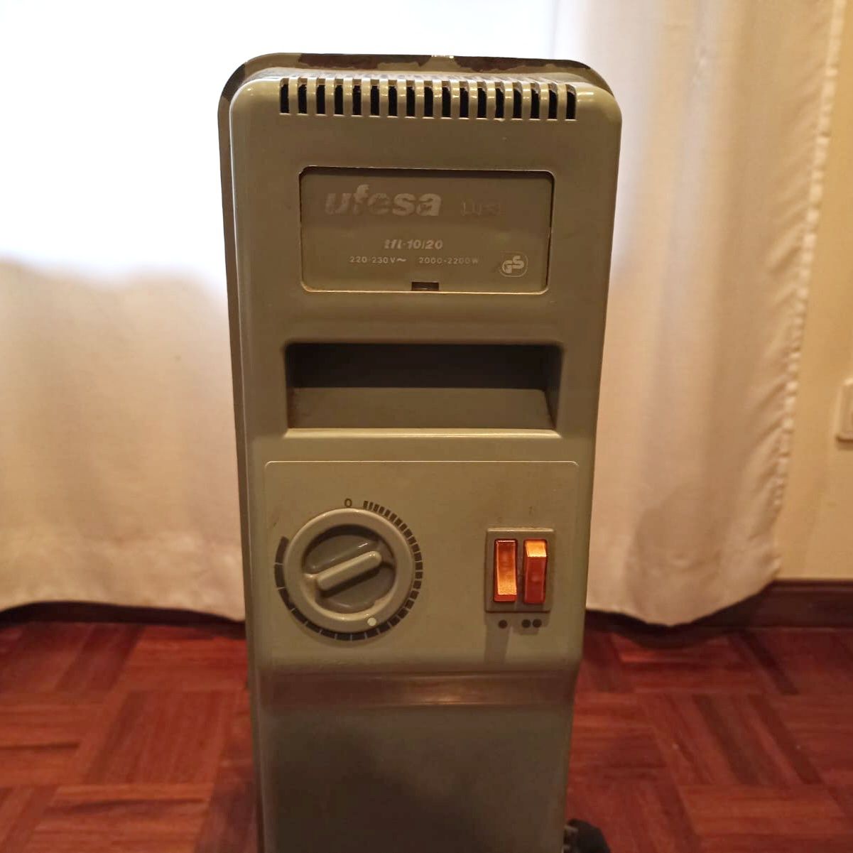 Aquecedor a óleo Ufesa 2200 W