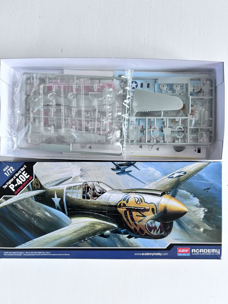 Academy 12465 samolot P-40M Warhawk model 1/72