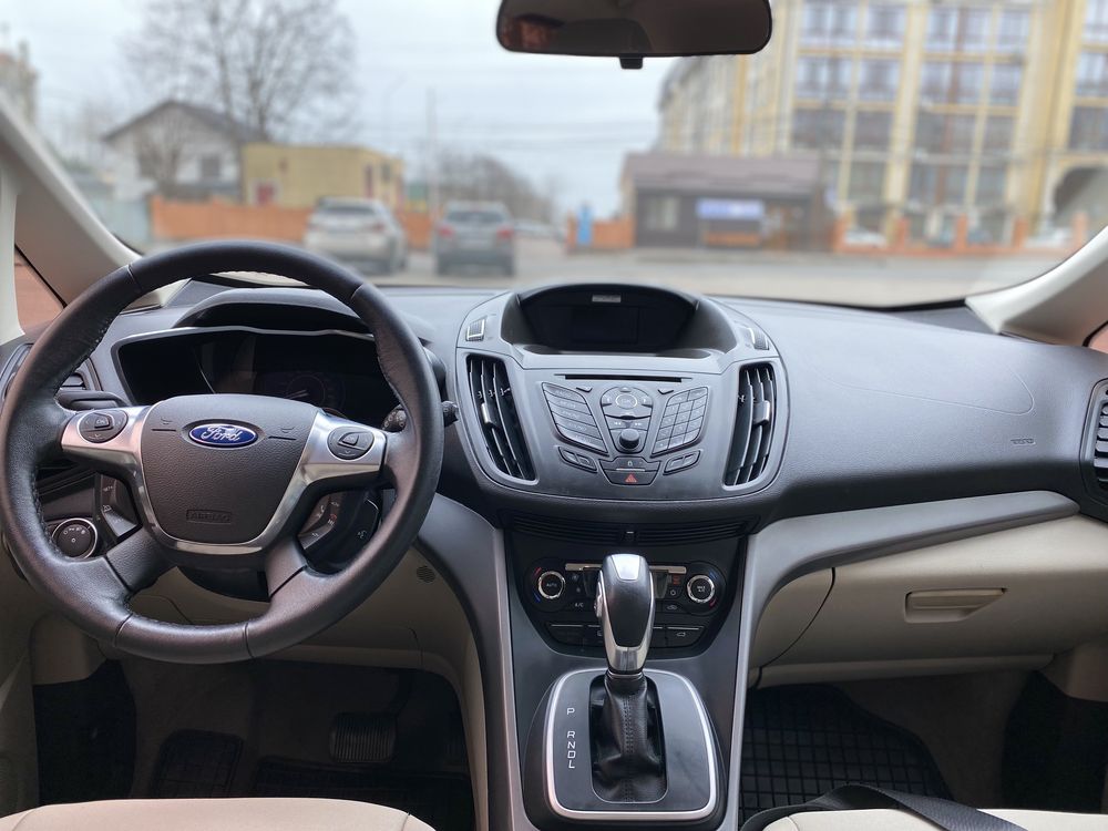 Ford C-Max 2015, 2.0L Hybrid, расход 6 литров