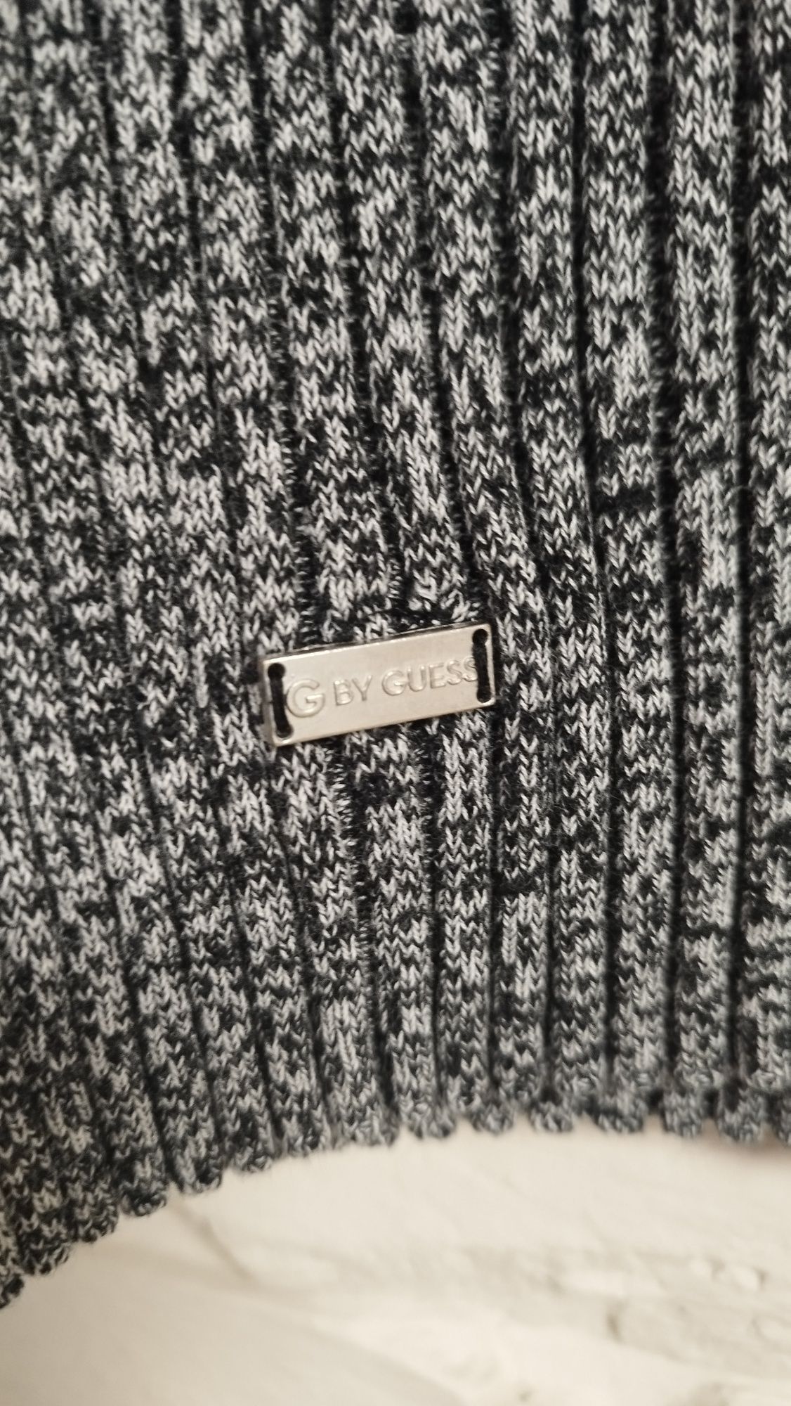 Guess damski sweterek w prążek 36-38