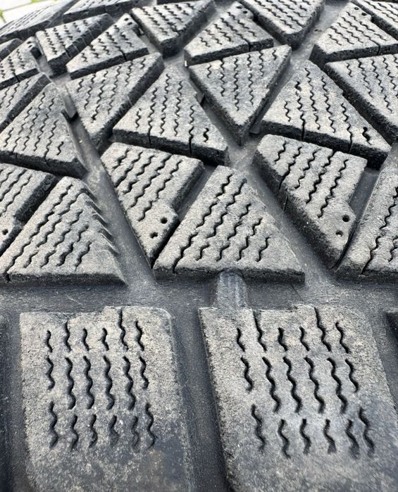 Bridgestone Blizzak 235 55 18  Б/У