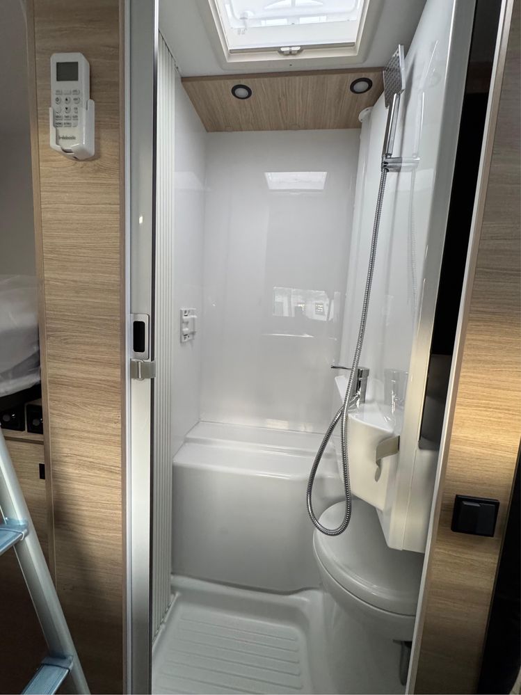 Kamper 4 osobowy / automat / półintegra / model 2025 rok