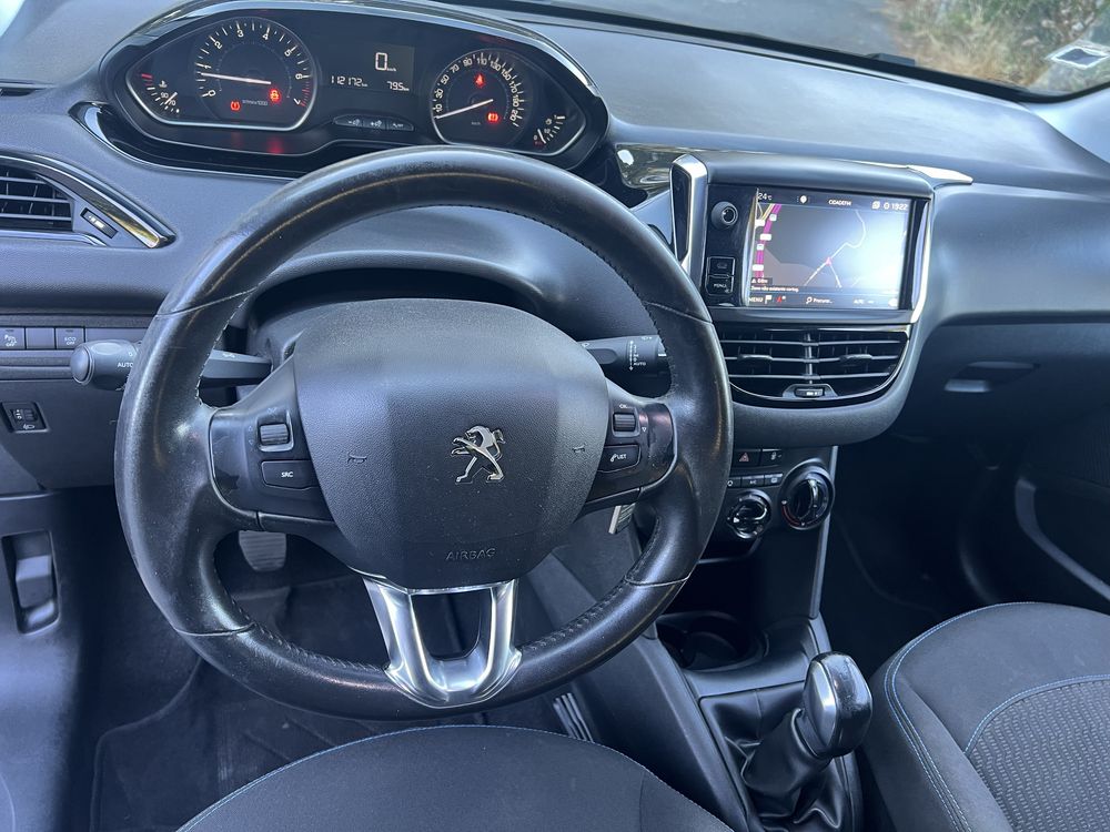 Peugeot  208 1.2 Signature 83cv Nacional 1 dono