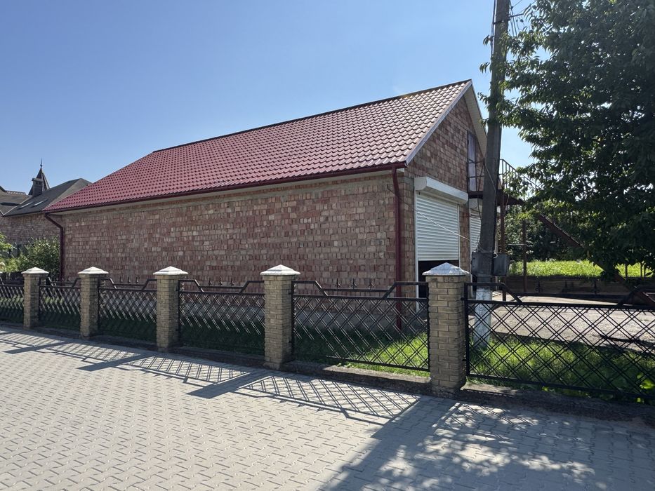 Земельна ділянка, 0.10 га, з будівлею 140 м. кв.