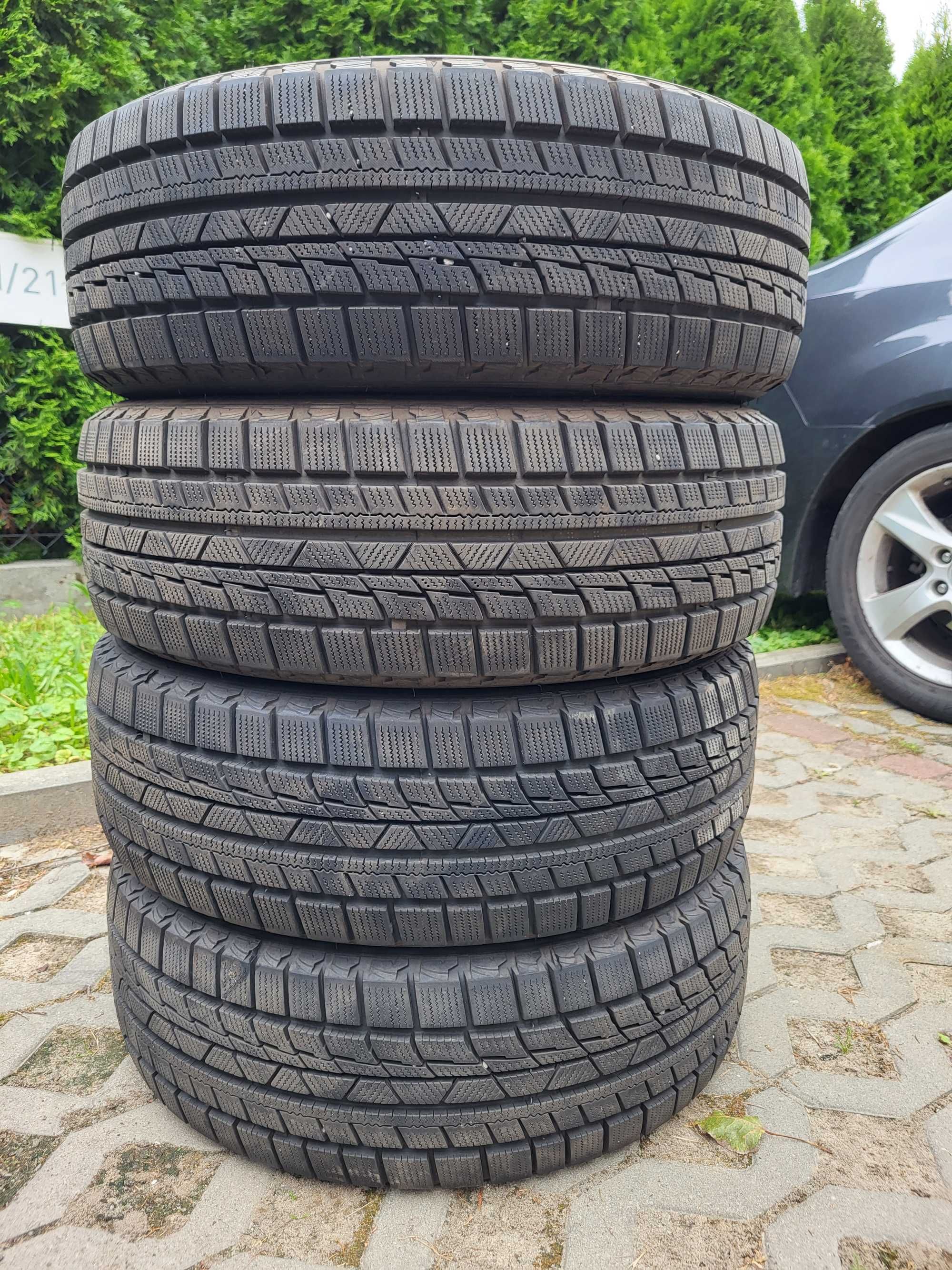 Komplet opon zimowych 205/60 R16 2023r