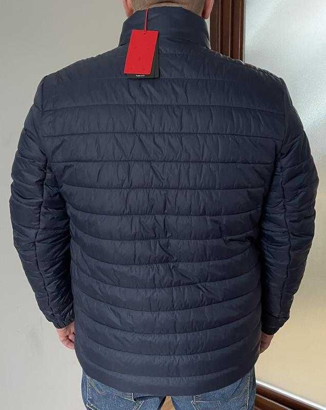Куртка hugo boss. оригинал