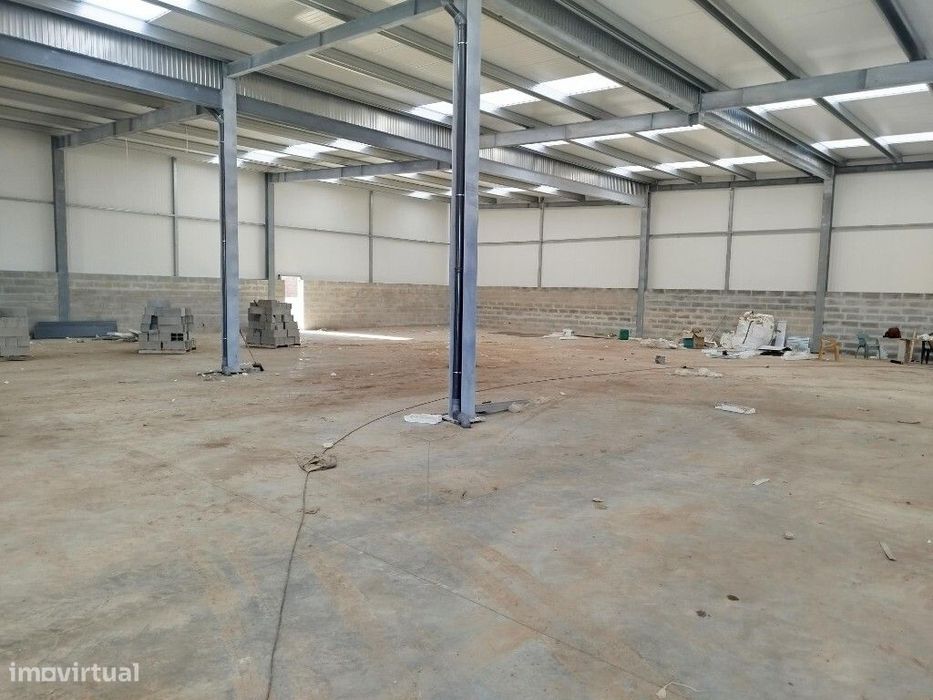 Armazém para arrendar em Mem Martins - Sintra