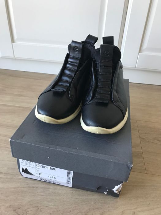 Skórzane sneakersy ecco czarne wsuwane