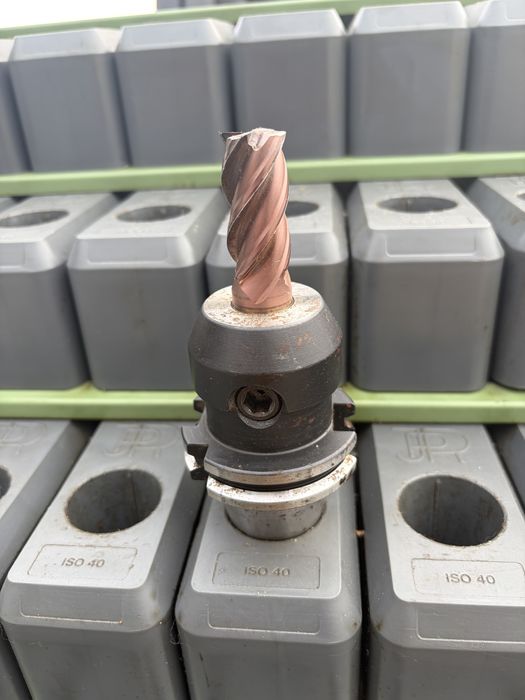 Frez pełnowęglikowy Ø20 mm na oprawce SK40 DIN 69871 AD/B