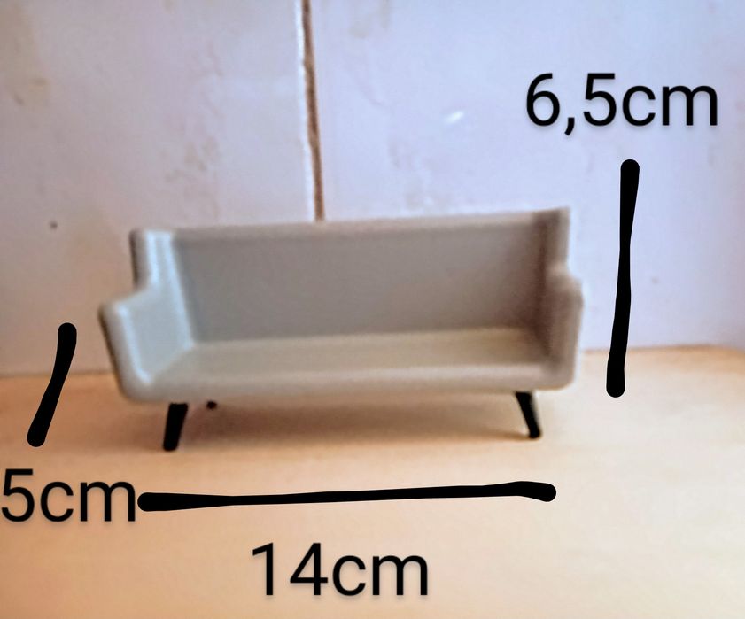 Mobiliário para casa de bonecas ou decoração.