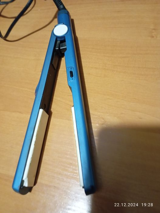 Утюжок та плойка