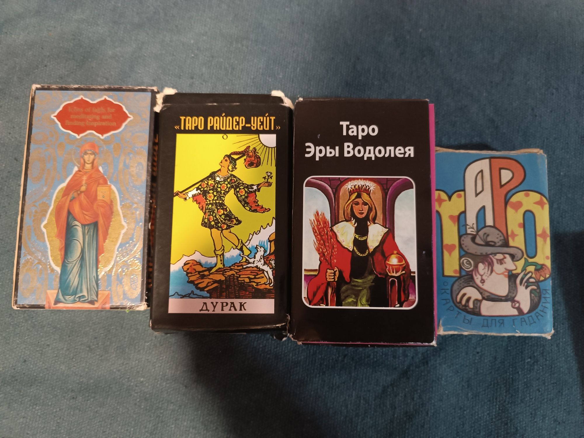 Различные колоды карт Таро.