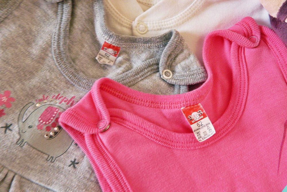 Ubranka niemowlęce, 2 śpioszki i 1 koszulka, 2be3, r. 62.