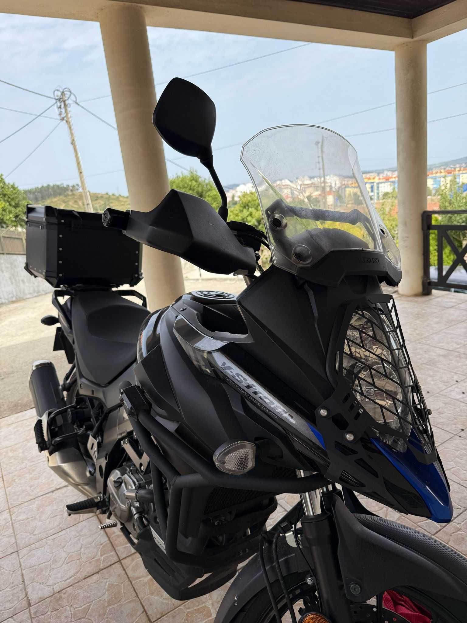 Suzuki V-Strom DL650 - 4.000km - NOVA - Vendo ou Troco
