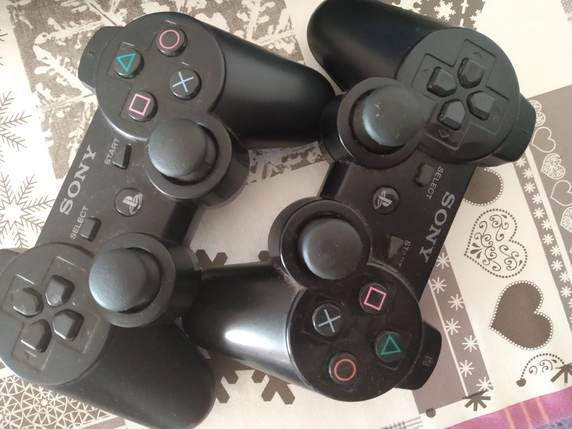 Saldos novo preço - PlayStation 3 + 2 comandos