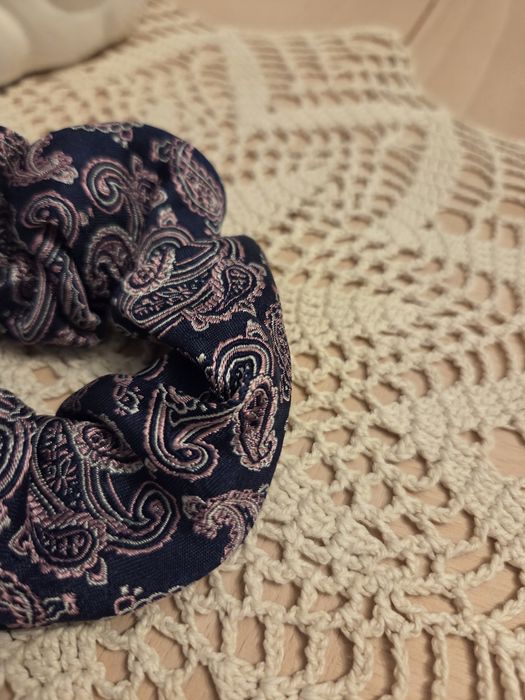 Jedwabna gumka scrunchie handmade
