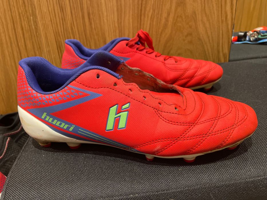 Buty do gry w piłkę nożną- korki w rozmiarze 40