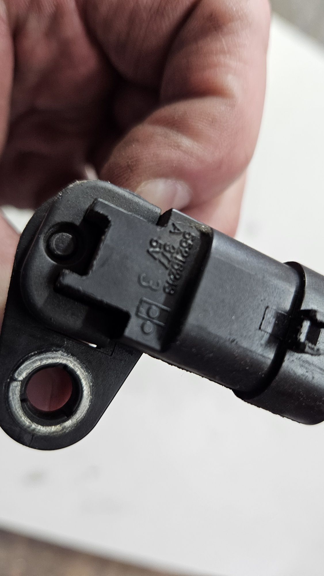 Czujnik położenia wałka wału rozrzadu A20DTH 2.0 cdti opel astra j
